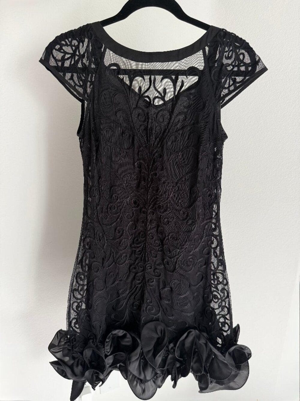 GUESS Lace Overlay Ruffle Hem Cocktail Flirty Mini Dress ~ Black ~ Size 2